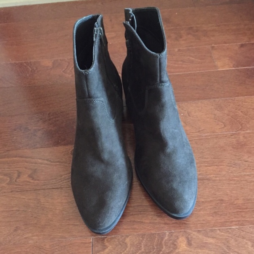 [SOLD] Forever 21 ankle boots dark green - Picture 2 of 2